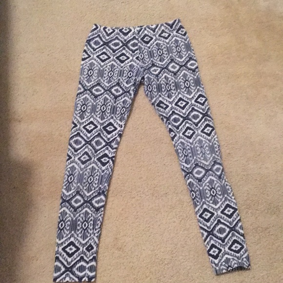 Black and white pattern leggings (Jc Penny) - Picture 1 of 1